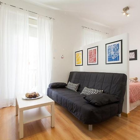 Peral Home Cozy Apartment Севілья Екстер'єр фото
